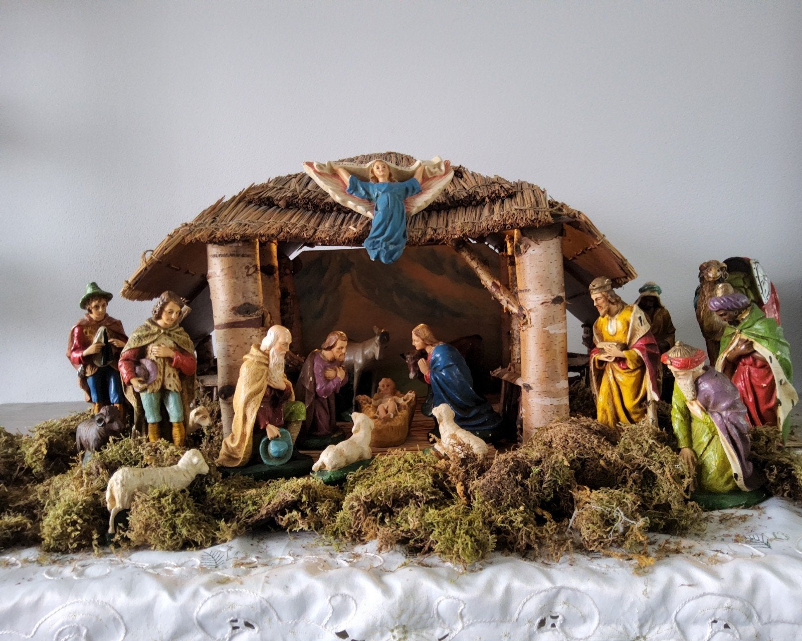 Kerststal met figuren - Handgemaakt en gedetailleerd, Diversen, Kerst, Ophalen of Verzenden, Gebruikt