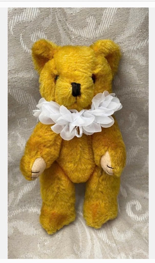 Antiek beertje 26 cm met bloemen parel kraagje, Verzamelen, Beren en Cherished Teddies, Overige merken, Stoffen beer, Ophalen of Verzenden