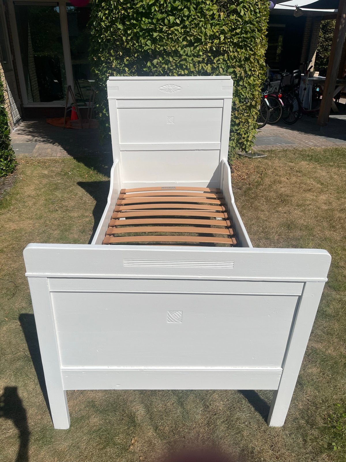 Wit brocante houten eenpersoonsbed met lattenbodem, Ophalen, Gebruikt, 90 cm, Eenpersoons