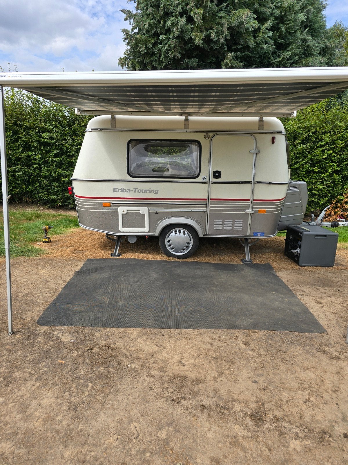 Compacte Eriba Puck caravan met hefdak, Caravans en Kamperen, Caravans, Vast bed, Standaardzit, Tot en met 2, Koelkast