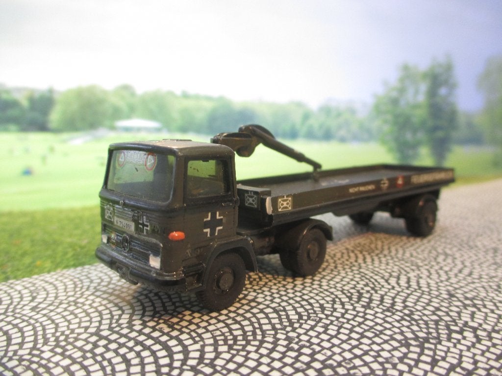 Mercedes Benz LPS 1313 Baustoffwagen Bundeswehr met kraan, Ophalen of Verzenden, Gebruikt, Bus of Vrachtwagen, Rietze