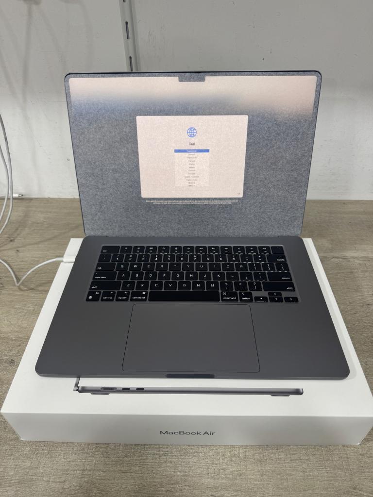 Macbook Air 15" 2024 M3 8GB+256GB SpaceGray NIEUW Inc Garant, Computers en Software, Apple Macbooks, Nieuw, MacBook Air, 15 inch