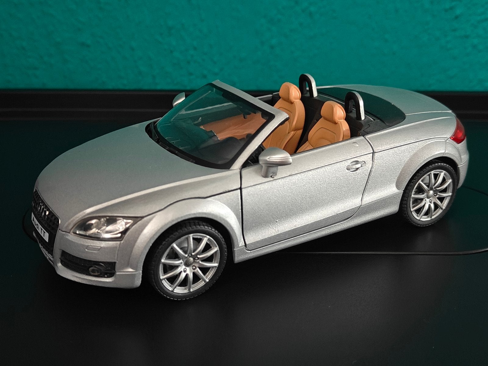 Schuco Audi TT Roadster MK2 1:24 zilver, Ophalen of Verzenden, Zo goed als nieuw, Auto, Overige merken