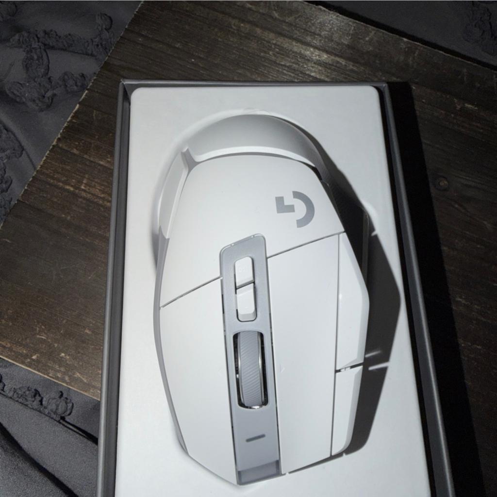 witte Logitech G502 X Plus in nieuwstaat, Ophalen, Rechtshandig, Muis, Zo goed als nieuw