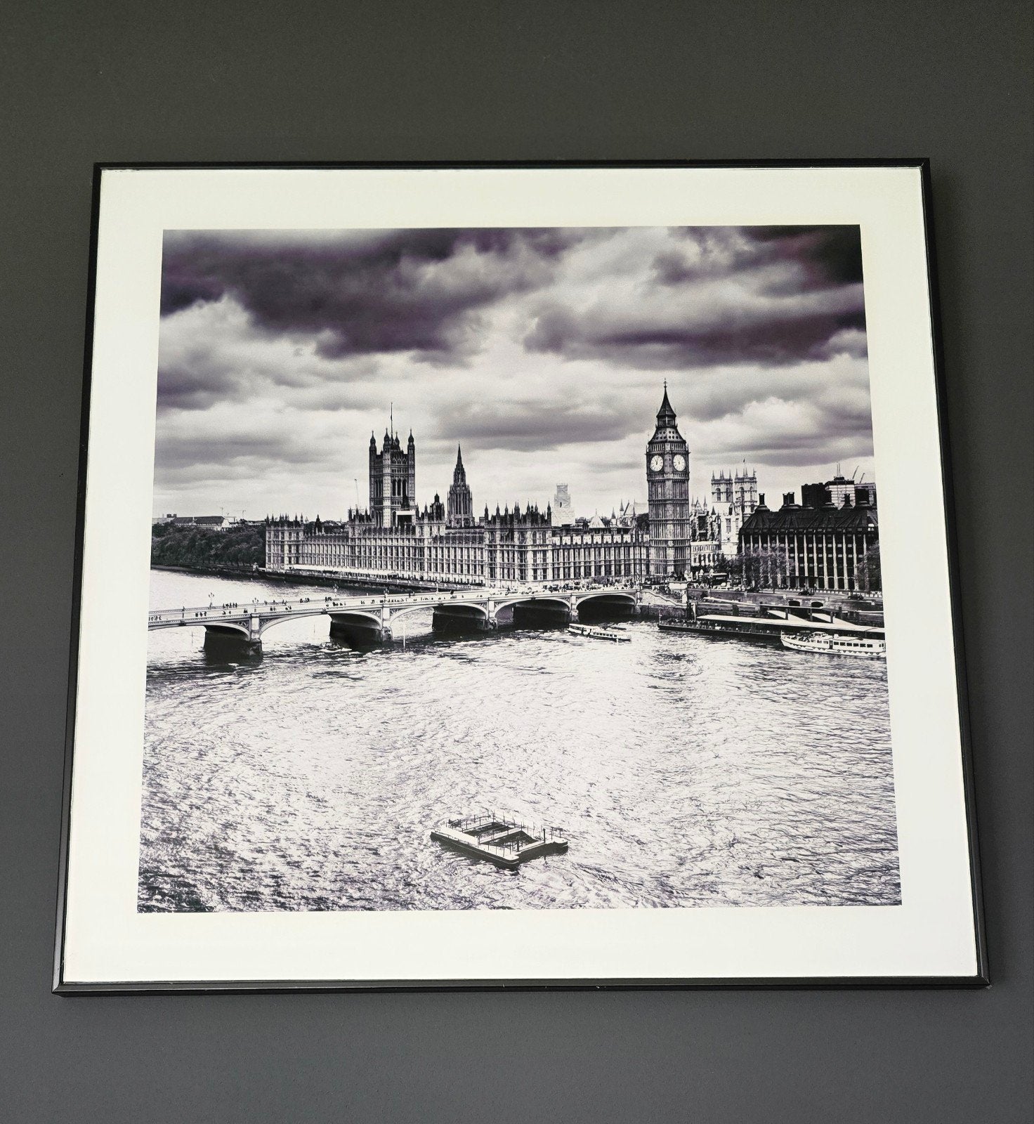 Set van 3 fotolijsten met stadsgezichten (57x57cm), Ophalen, 50 – 75, Zo goed als nieuw, Foto of Poster