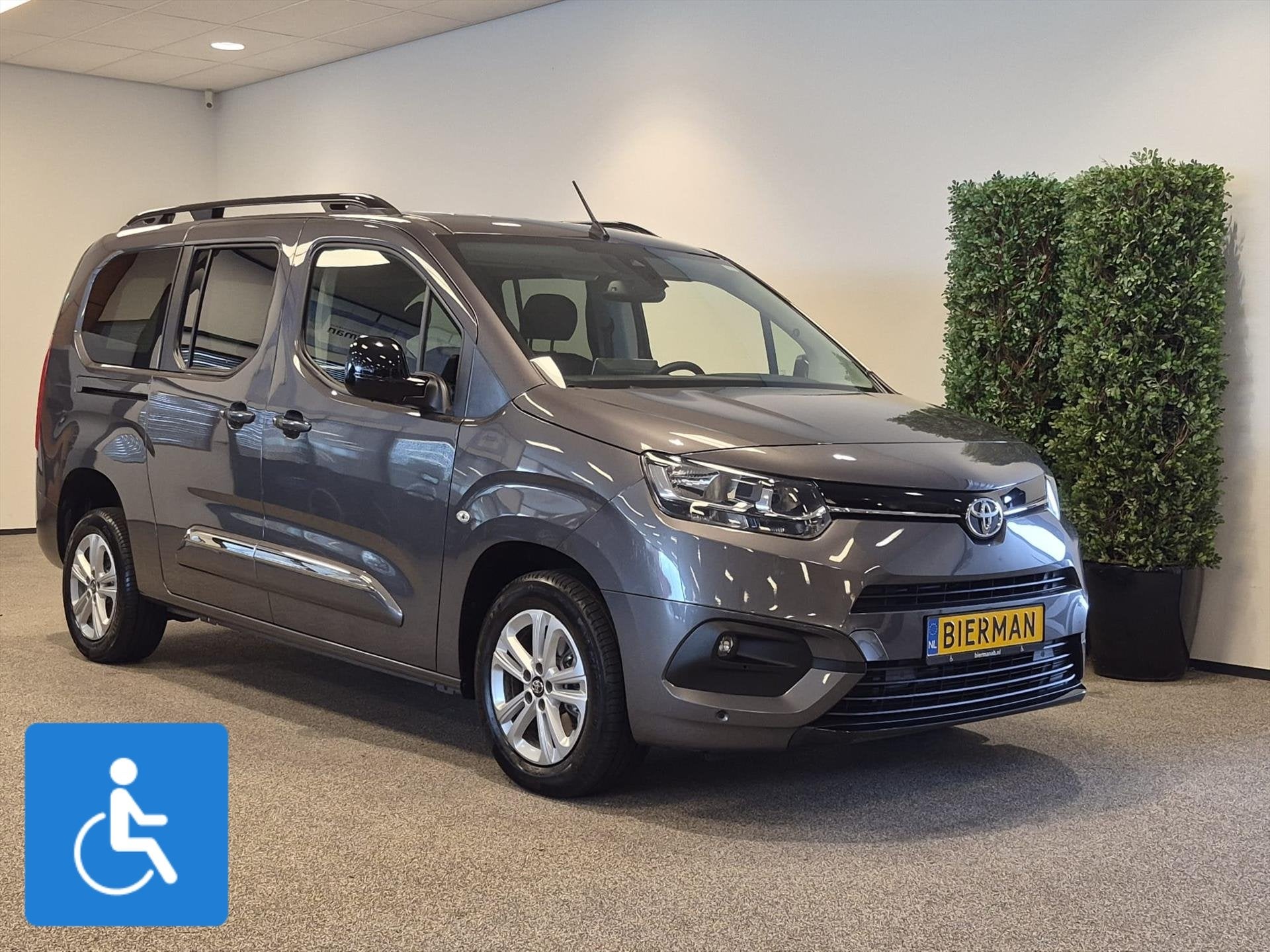 Toyota Proace City Verso L2 Rolstoelauto 5+1, 12 maanden, Stof, Gebruikt, Zwart