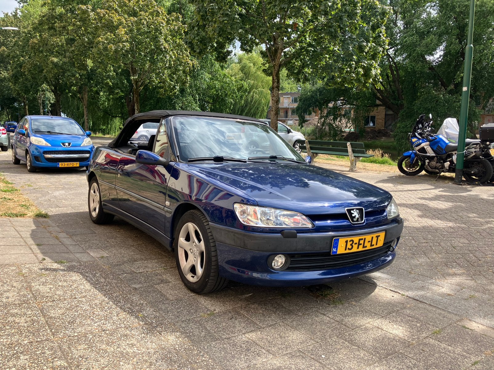 Peugeot 306 1.6 Cabriolet AUT 2000 Blauw, Auto's, Stof, 4 cilinders, Cabriolet, Origineel Nederlands