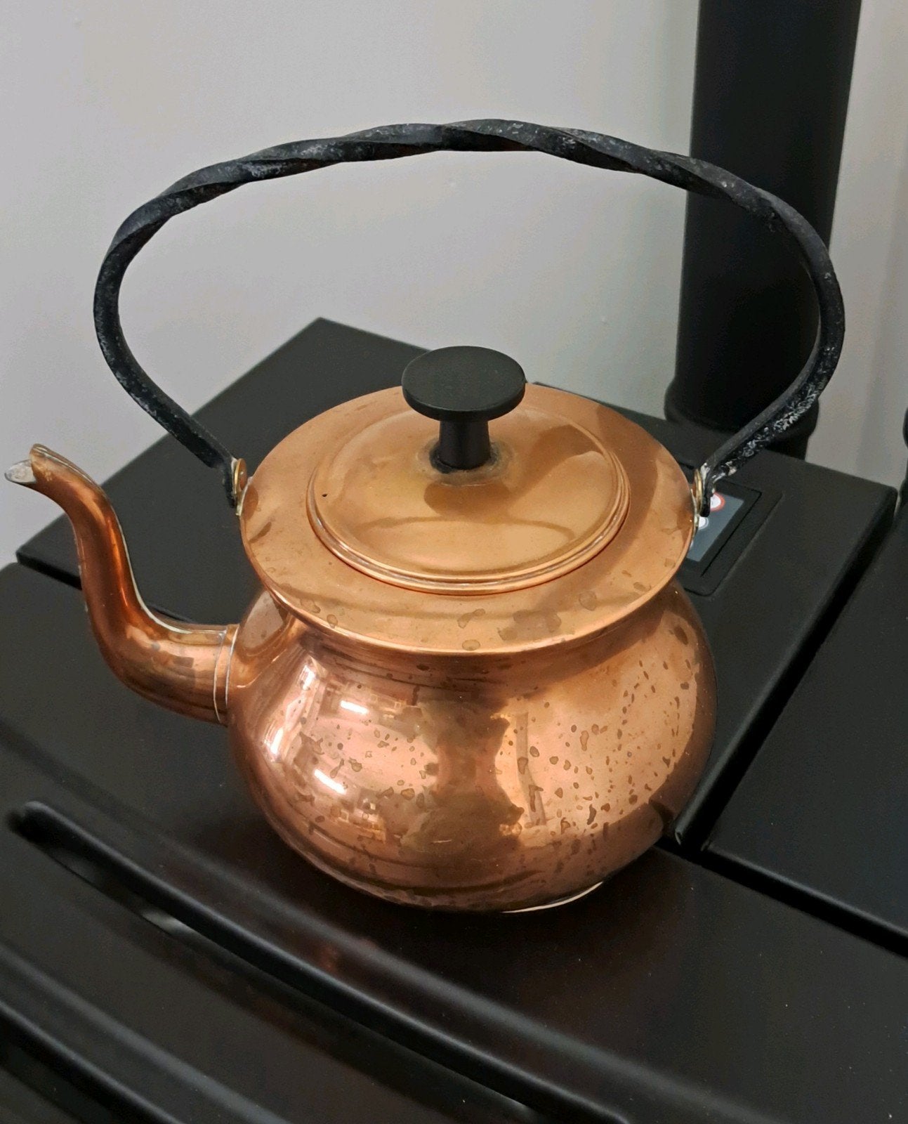 Antieke koperen theepot met ijzeren handvat, Ophalen of Verzenden, Koper