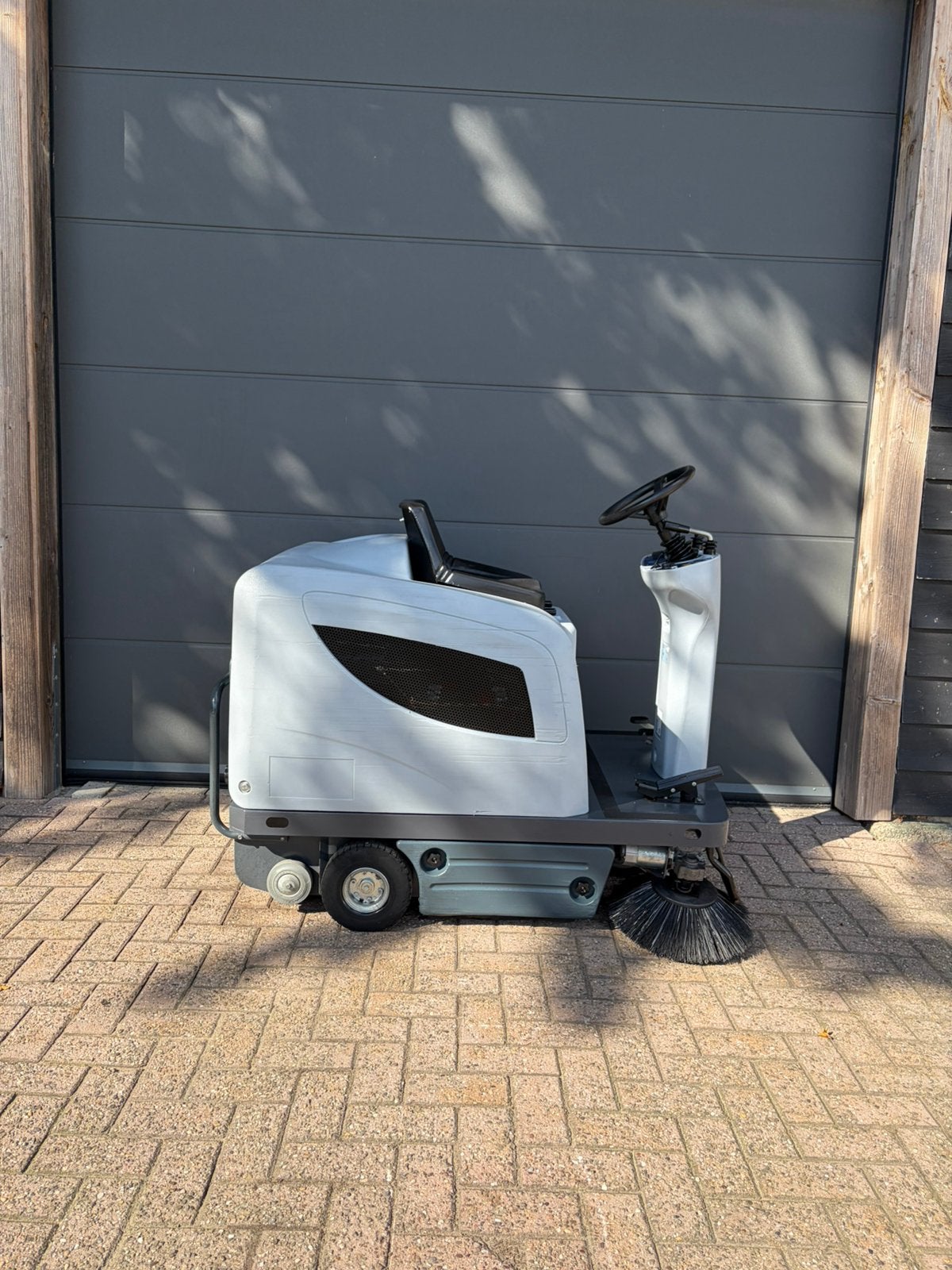 Opzit veegmachine | Nilfisk SR1101, Tuin en Terras, Veegmachines, Ophalen of Verzenden, Gebruikt