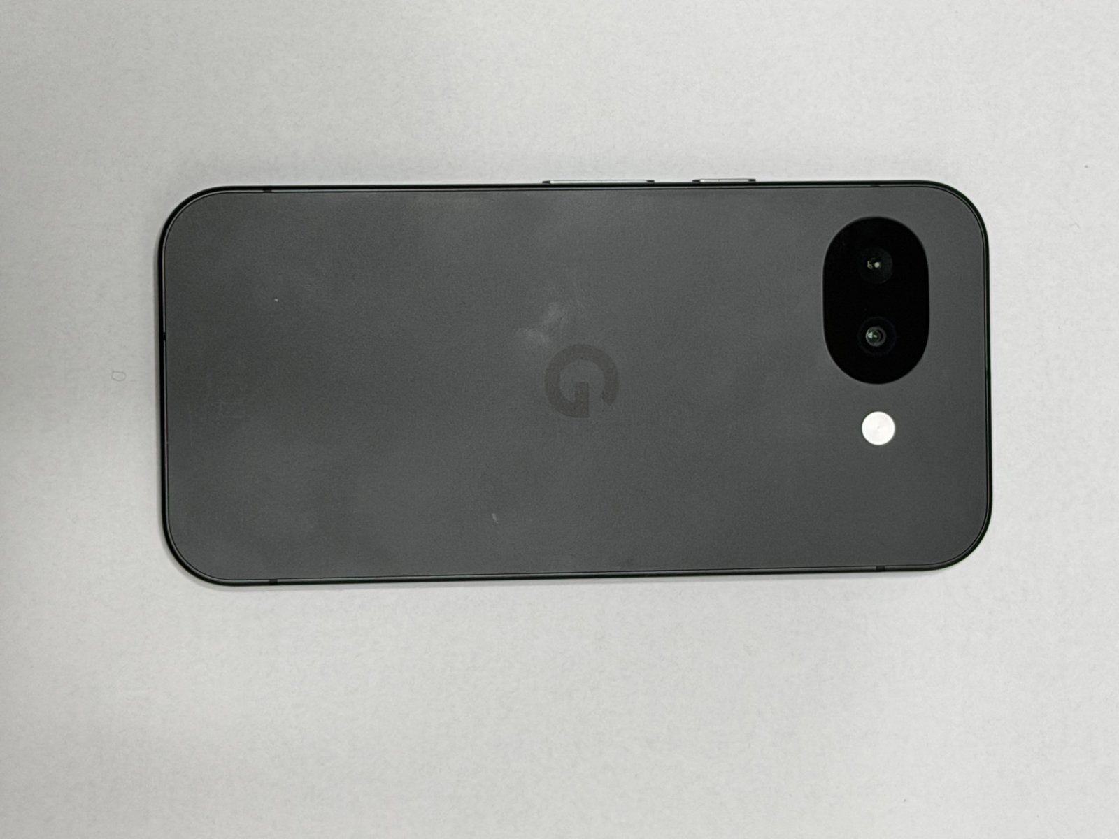 Foto 4 van Google Pixel 10a 128GB Obsidian - Zo goed als nieuw