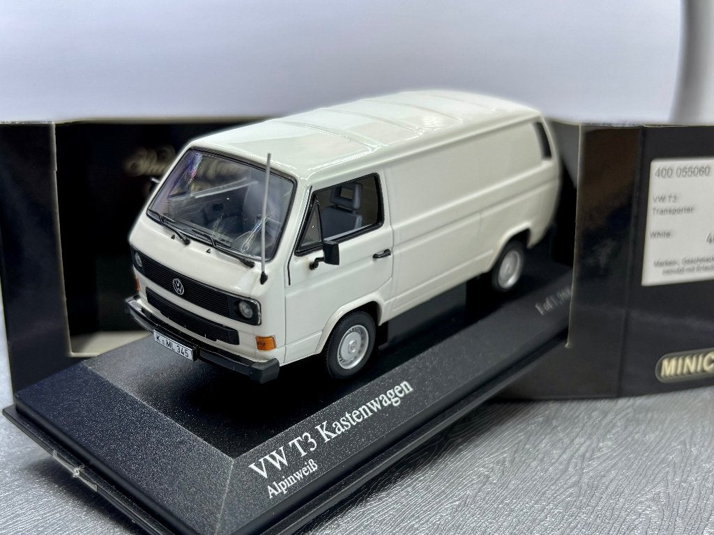1:43  Volkswagen T3 kastenwagen, Ophalen of Verzenden, Zo goed als nieuw, Auto, MiniChamps