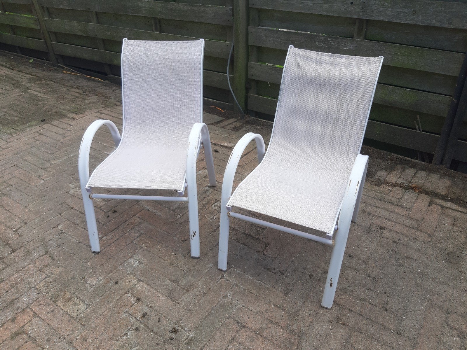 Twee kinder tuinstoelen, zithoogte 26 cm, Ophalen of Verzenden, Gebruikt, Metaal, Stapelbaar