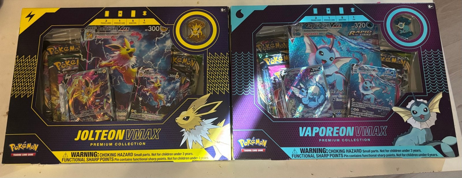 Pokémon VMAX Premium Collectie: Jolteon & Vaporeon Boxen, Ophalen of Verzenden, Nieuw, Overige typen
