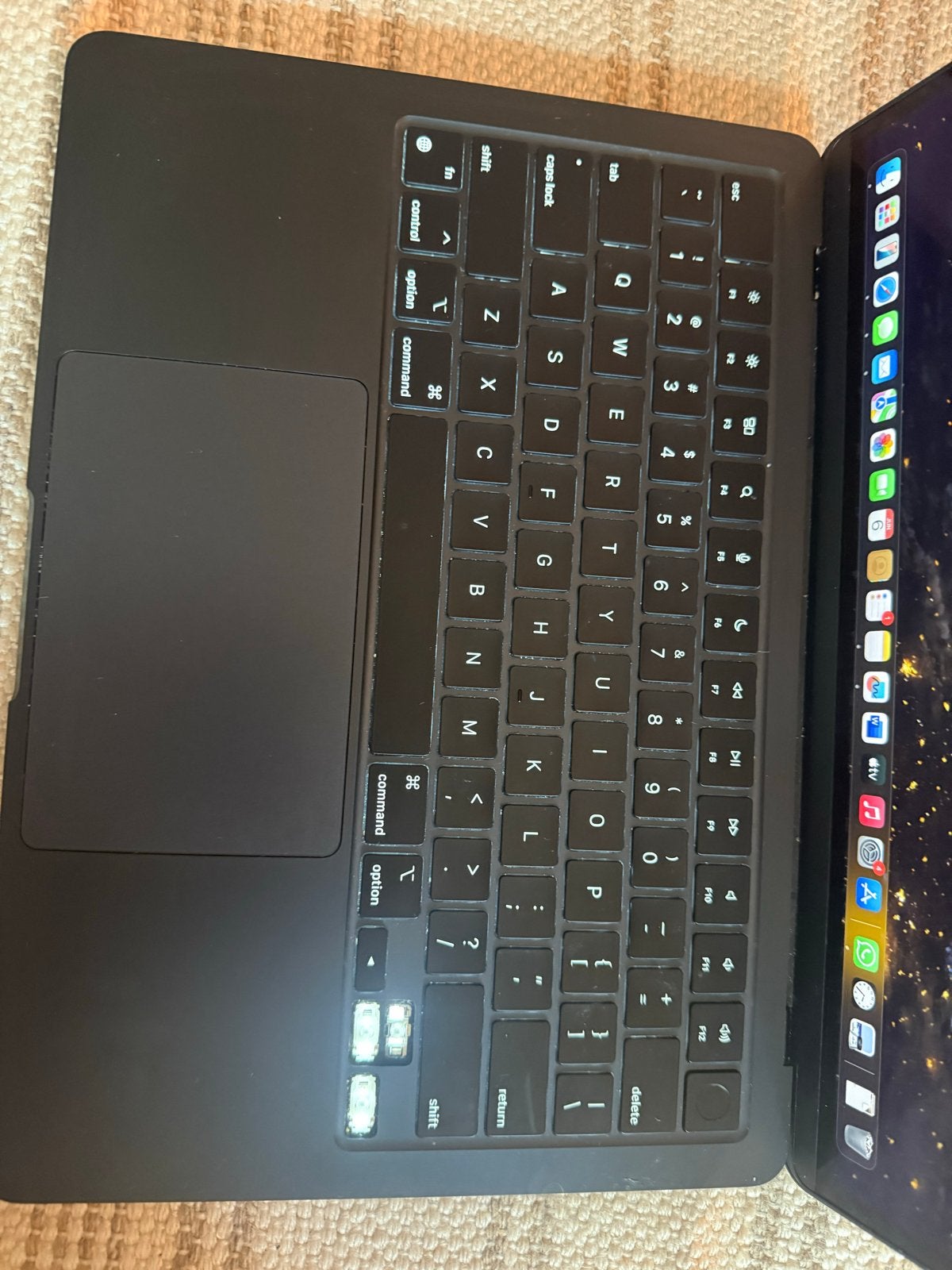 MacBook Air 2022 - Goede staat (toetsen ontbreken), Gebruikt, Qwerty, 8 GB, 13 inch