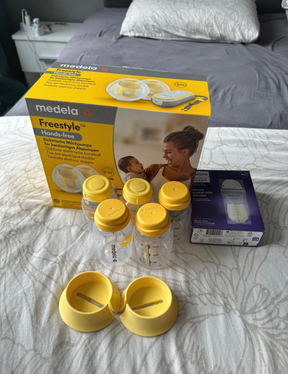 Medela handsfree kolf + accessoires, Ophalen, Medela, Borstkolf, Zo goed als nieuw