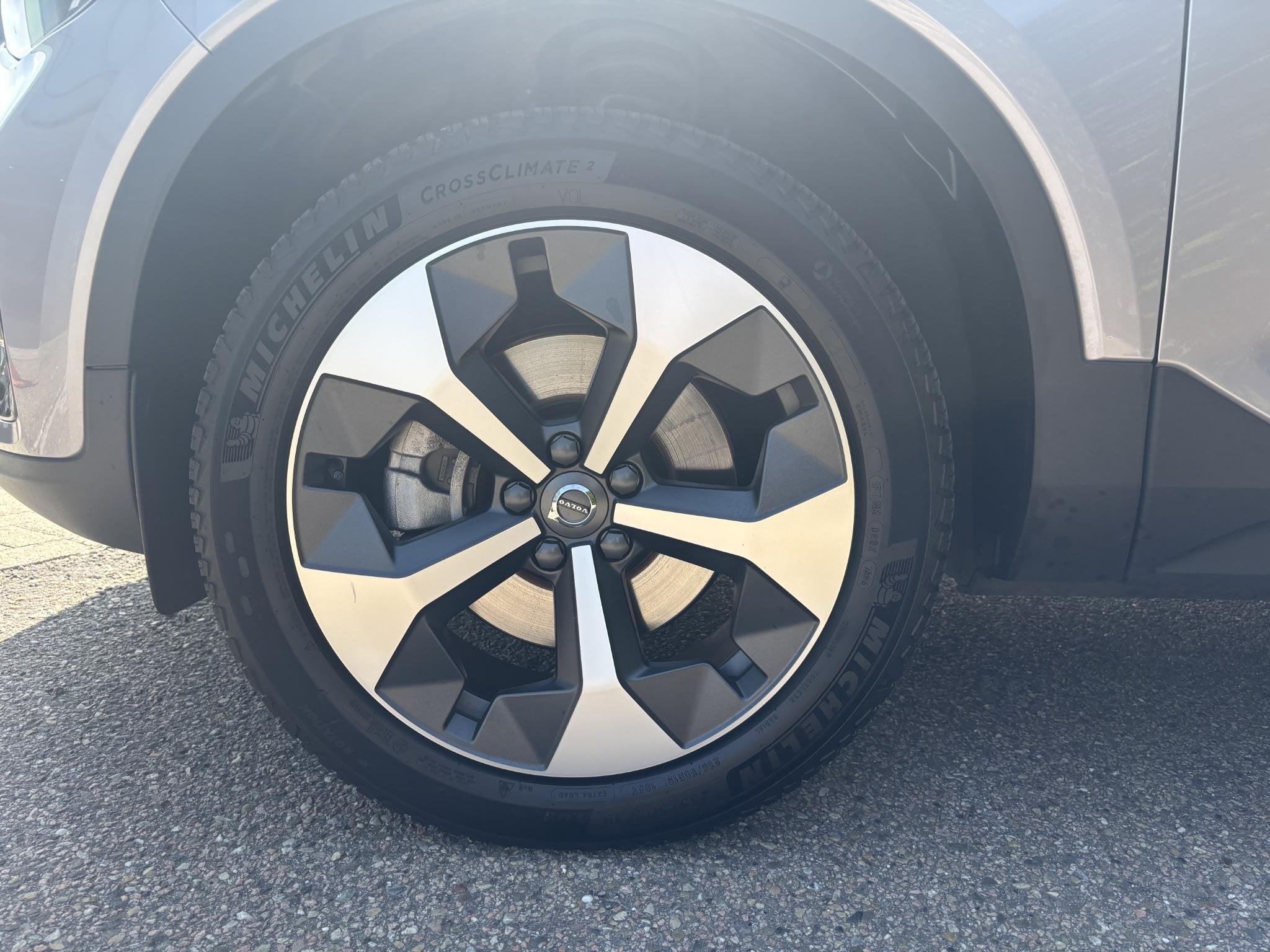 Volvo XC40 B4 Plus Dark | Trekhaak | Keyless | Bliss | Elekt, Auto's, Volvo, Gebruikt, Euro 6, 4 cilinders, Origineel Nederlands