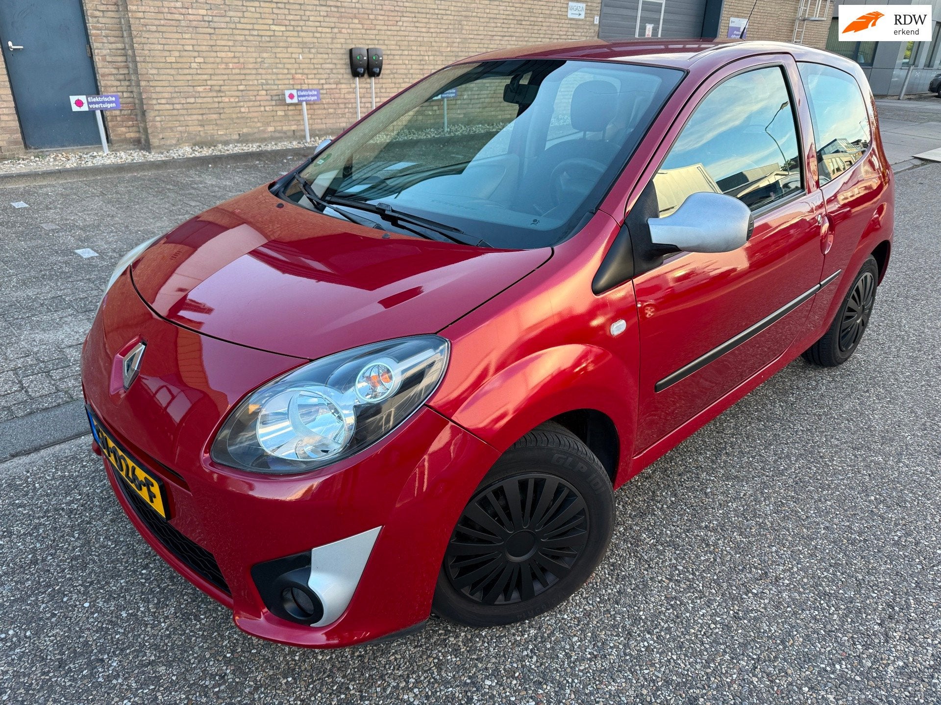 Renault Twingo 1.2-16V Authentique 2010 NIEUWE APK NIEUWE DI, Voorwielaandrijving, 839 kg, Twingo, Zwart