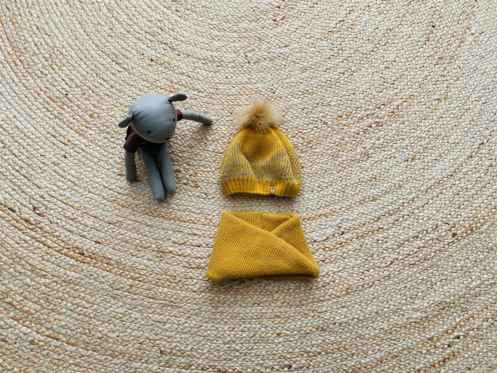 Muts/ mutsje/ wintermuts/ sjaal/ colsjaal/ shawl, maat 80/86, Kinderen en Baby's, Kinderkleding | Mutsen, Sjaals en Handschoenen