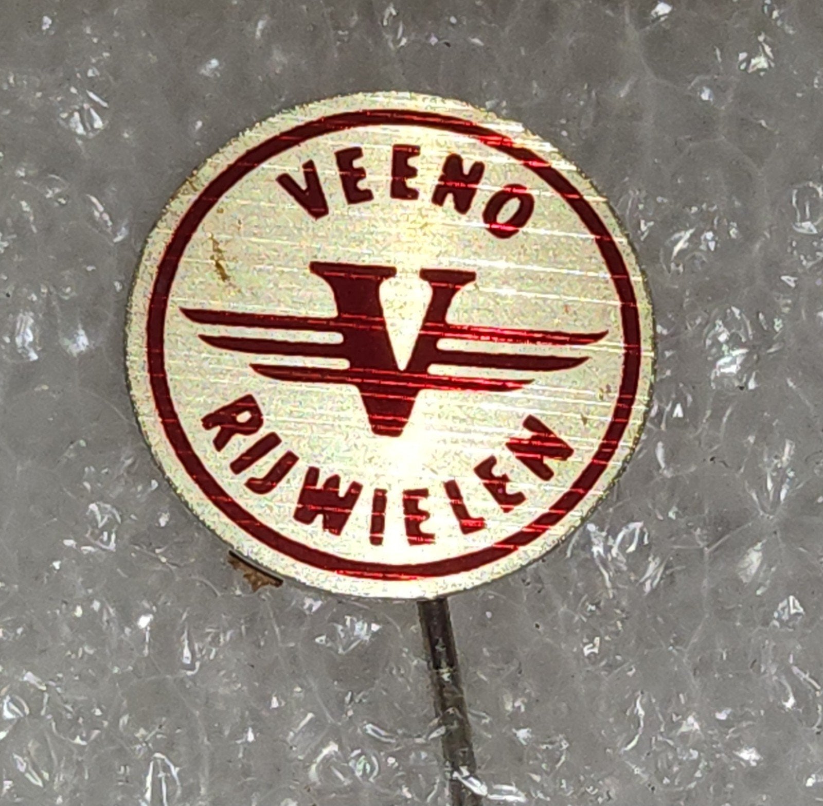 Vintage Veeno Rijwielen Speldje, Ophalen of Verzenden, Gebruikt, Overige onderwerpen, Speldje of Pin