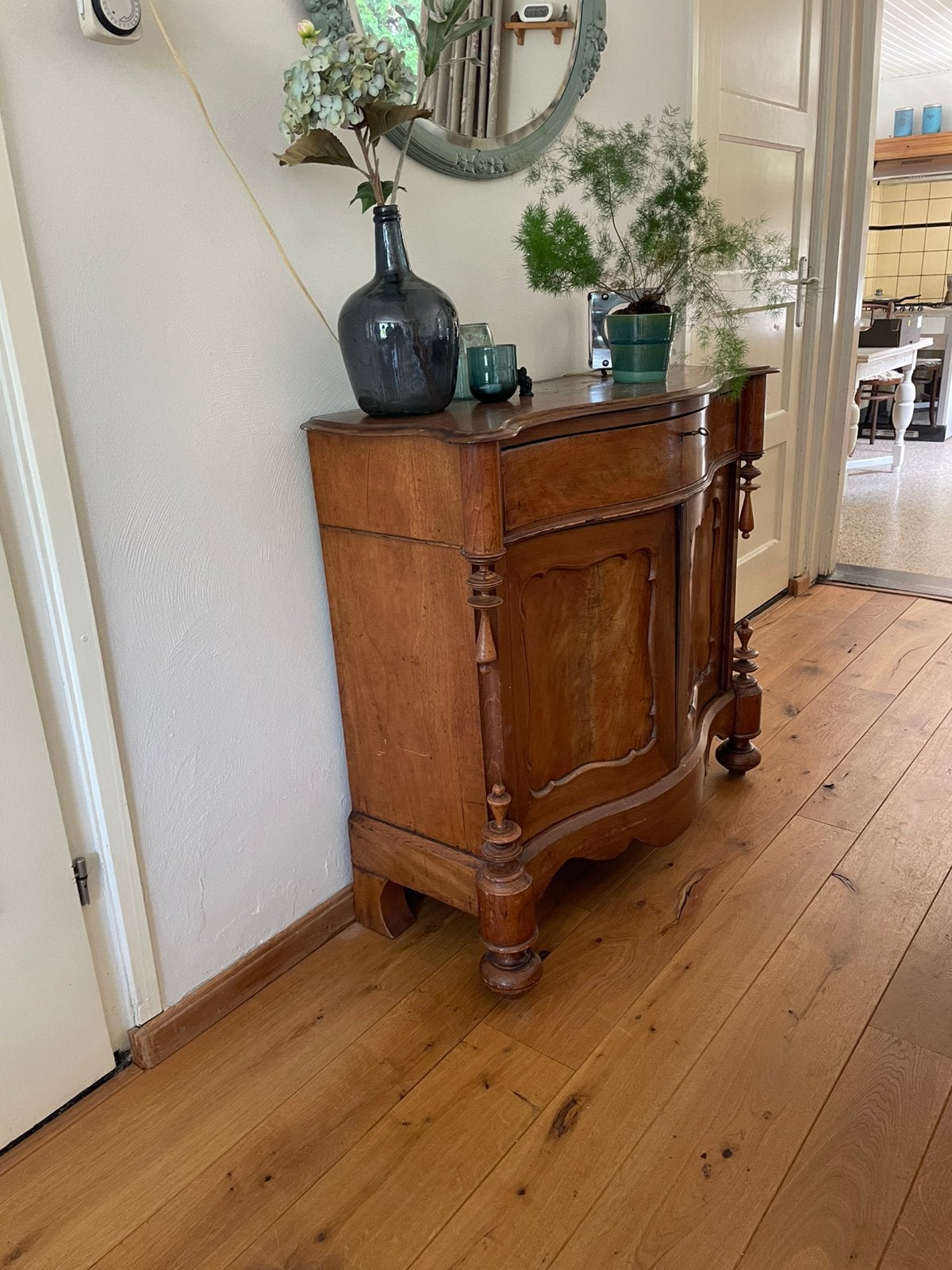 “Buik” kastje met mooie ornamenten, mahoniehout, Antiek en Kunst, Ophalen