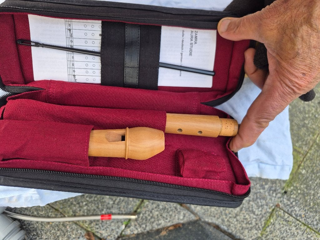 Aura BS1 met een rode/bordeauxroode, met etui, blokfluit, Muziek en Instrumenten, Ophalen, Zo goed als nieuw, Overige typen, Met koffer, hoes of etui
