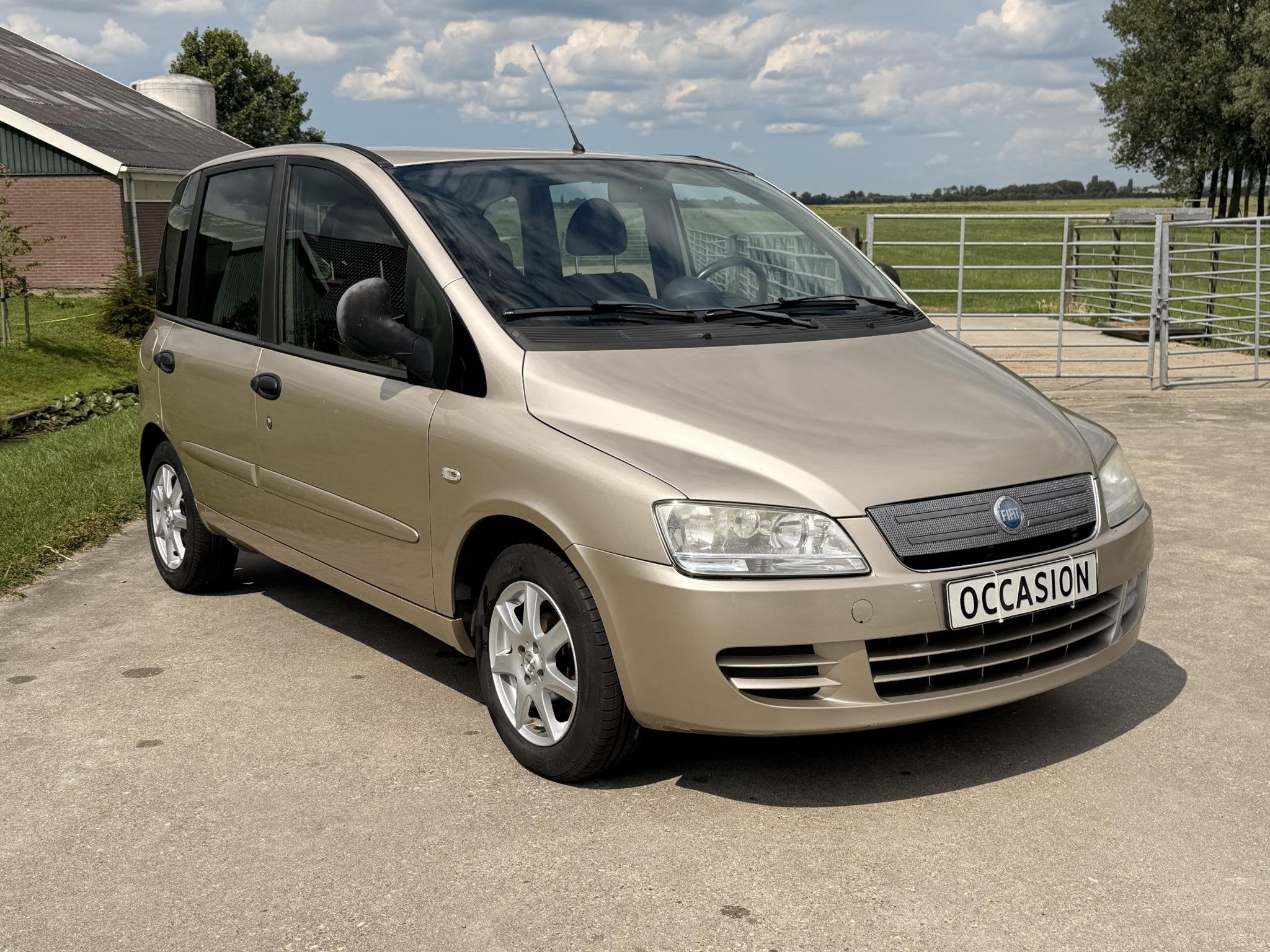 Fiat Multipla 1.6-16V Dynamic TREKHAAK | NL-AUTO | CARBAGE R, Voorwielaandrijving, Stof, Zwart, 4 cilinders