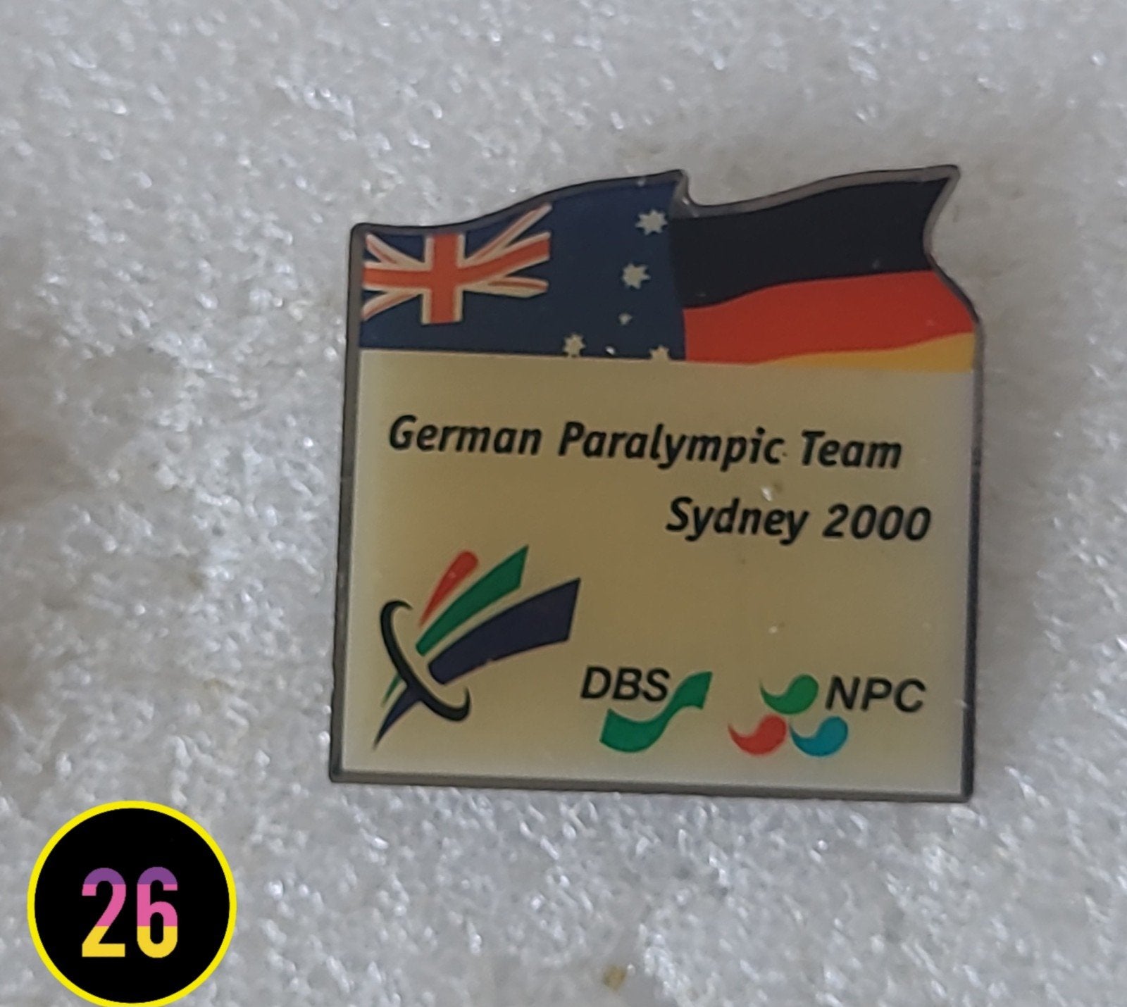 Pin Duits Paralympisch Team Sydney 2000, Verzamelen, Speldjes, Pins en Buttons, Verzenden, Gebruikt, Sport, Speldje of Pin