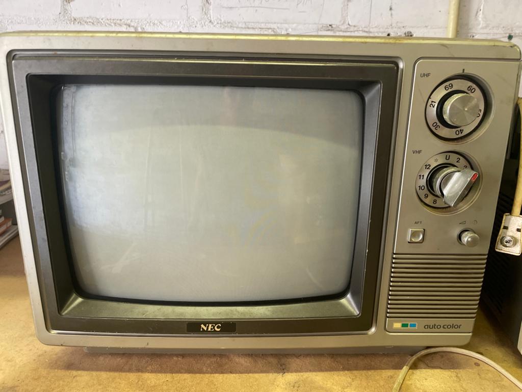 Vintage NEC en Philips kleurentelevisies (2 stuks), Audio, Tv en Foto, Vintage Televisies, Ophalen of Verzenden, Gebruikt, Minder dan 40 cm