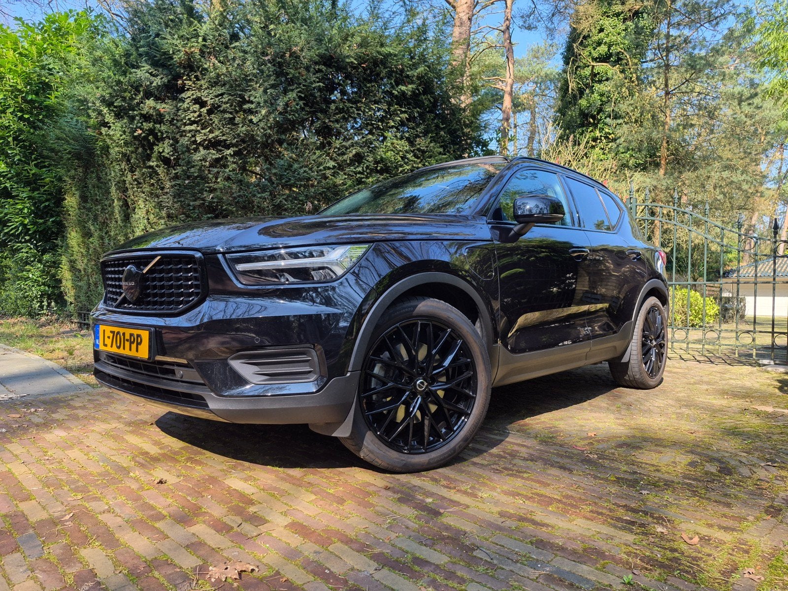 Volvo XC40 T5 Recharge | Pano | H&K | Trekhaak |Pilot Assist, Auto's, Parkeerassistent, Zwart, 3 cilinders, SUV of Terreinwagen