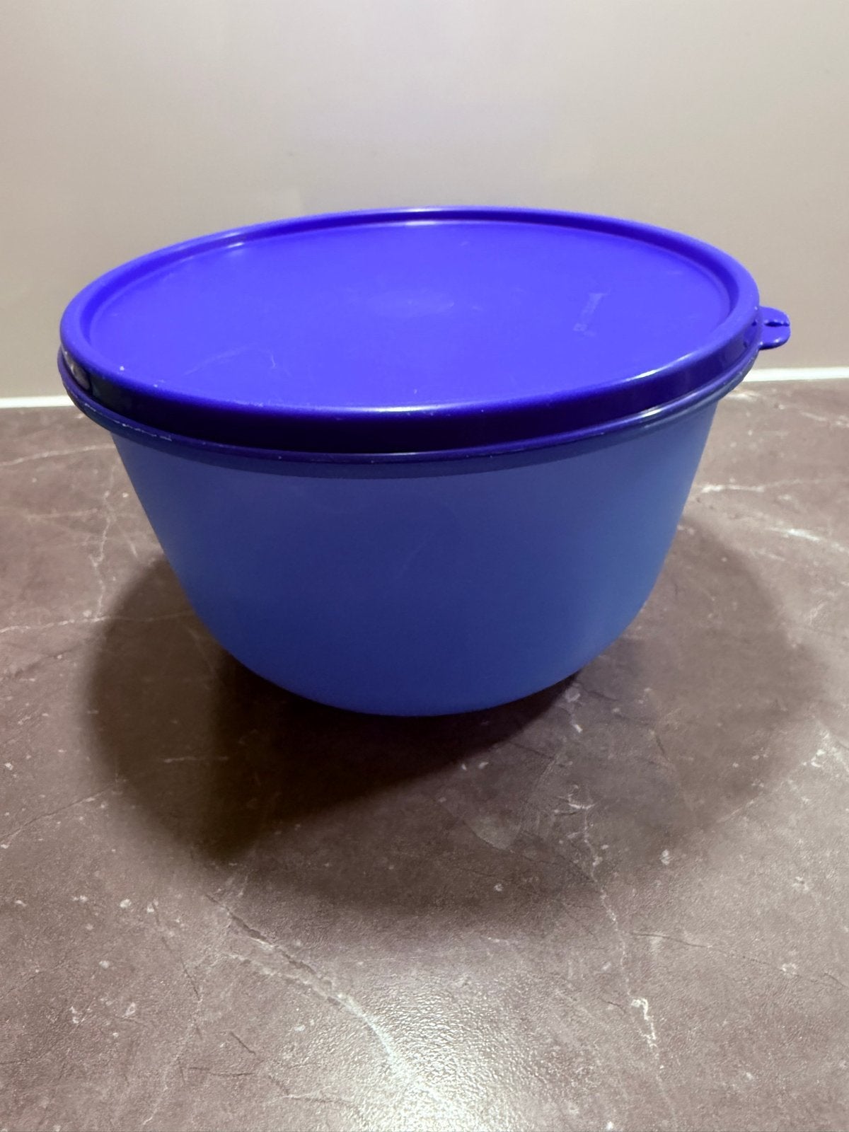 Tupperware Slakom / Bewaarkom - 2 Liter, Huis en Inrichting, Gebruikt, Blauw, Ophalen of Verzenden, Met deksel