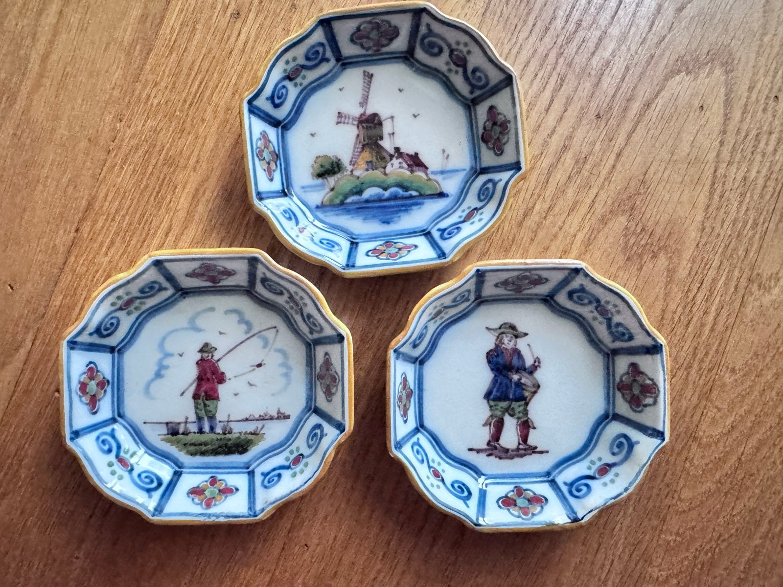 Set van 3 Makkumse aardewerk wandbordjes, Ophalen of Verzenden