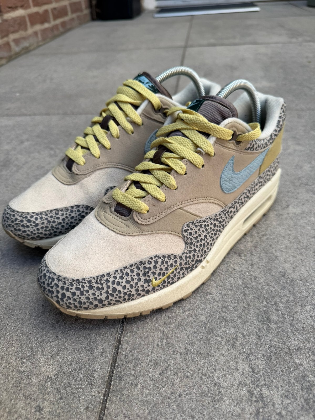 Nike Air Max Safari Cobblestone maat 43 (2022), Ophalen of Verzenden, Zo goed als nieuw, Overige kleuren