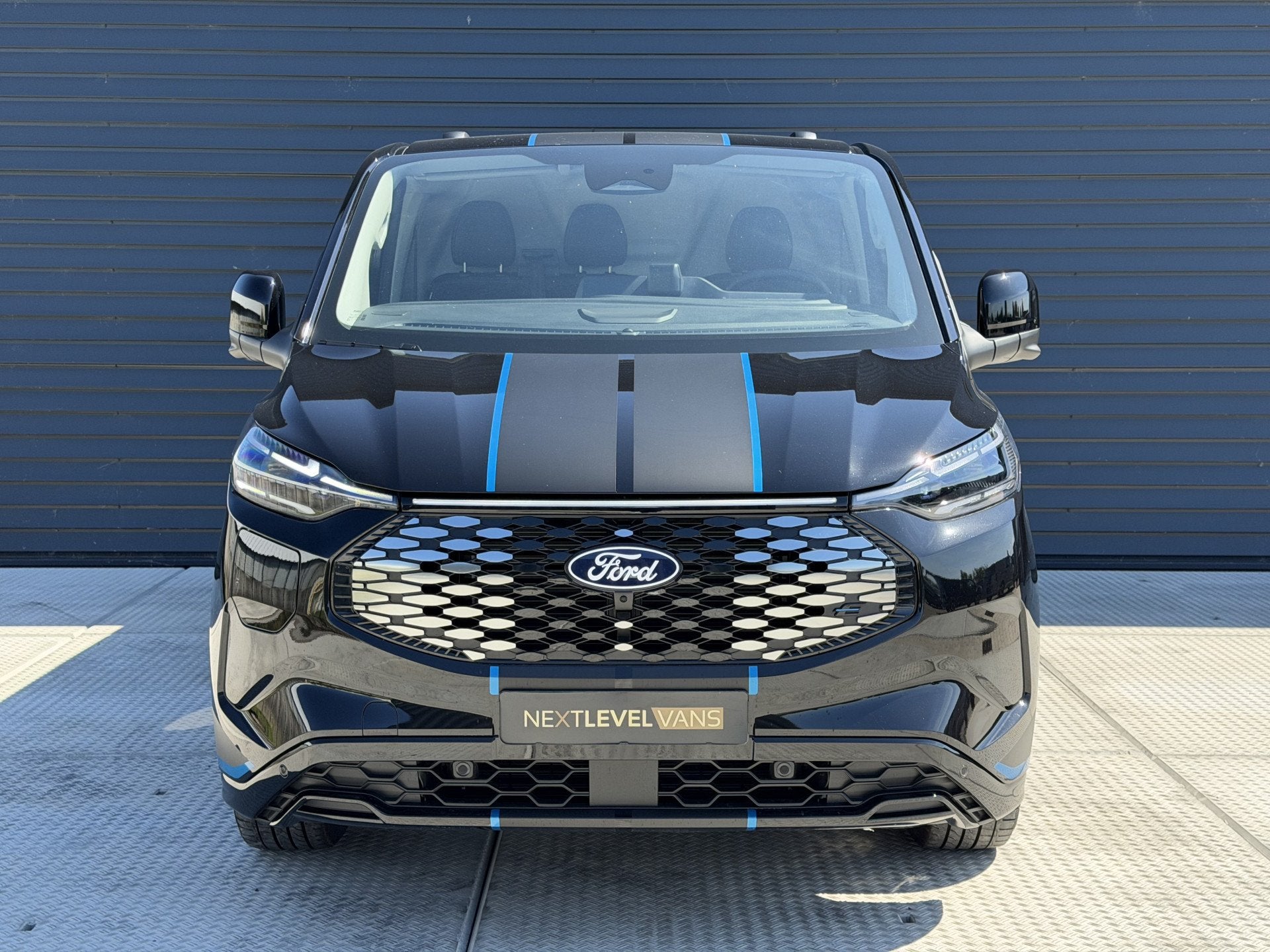 Ford E-Transit Cust. 340 L2H1 Sport 71 kWh | 360 Camera | B&, Auto's, Bestelauto's, Automaat, Achterwielaandrijving, Gebruikt