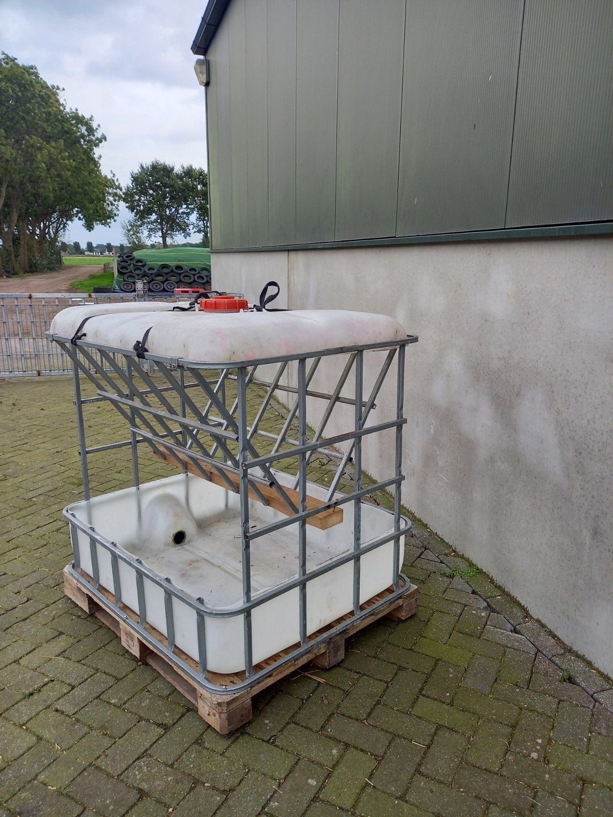 Hooiruif / Voerbak van IBC vat
