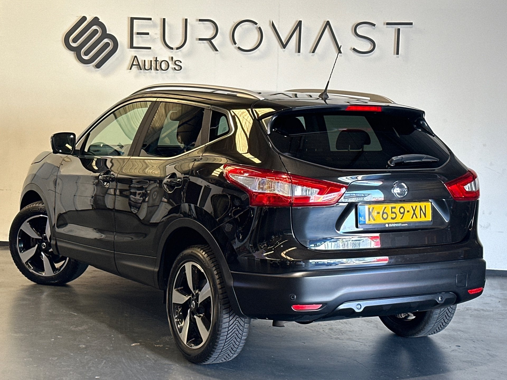 Nissan Qashqai 1.6 Connect Edition Keyless | 360Camera | Pan, Voorwielaandrijving, 1618 cc, Gebruikt, Euro 6
