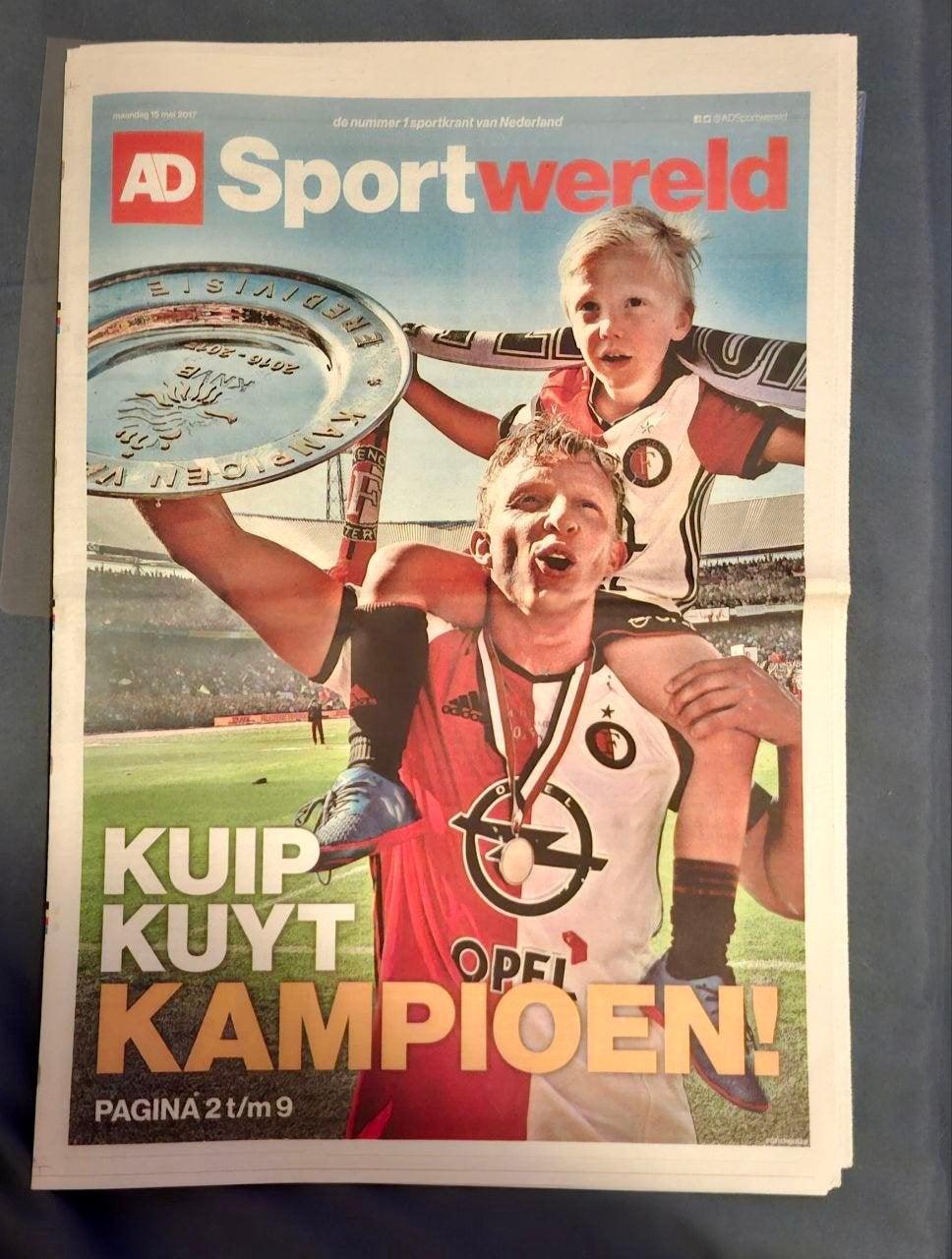 AD Krant Feyenoord Landskampioen 2017 - Dirk Kuyt, Verzamelen, Verzenden, Gebruikt, Feyenoord, Overige typen