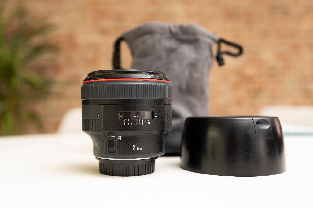 Canon 85mm 1.2 L II, Ophalen of Verzenden, Zo goed als nieuw, Telelens