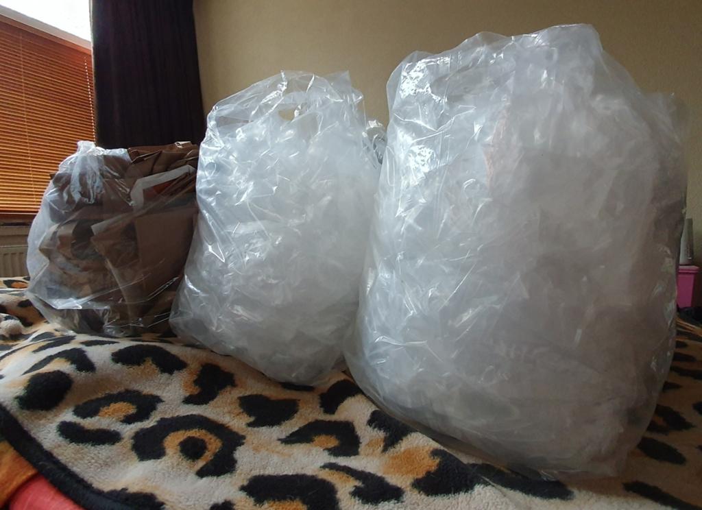 Gratis af te halen: 71 Tassen (Plastic & Papier), Ophalen, Gebruikt