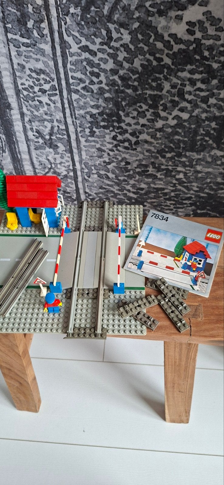 Vintage LEGO 7834 (1980) Spoorwegovergang | Compleet + Boekj, Kinderen en Baby's, Ophalen of Verzenden, Gebruikt, Overige typen