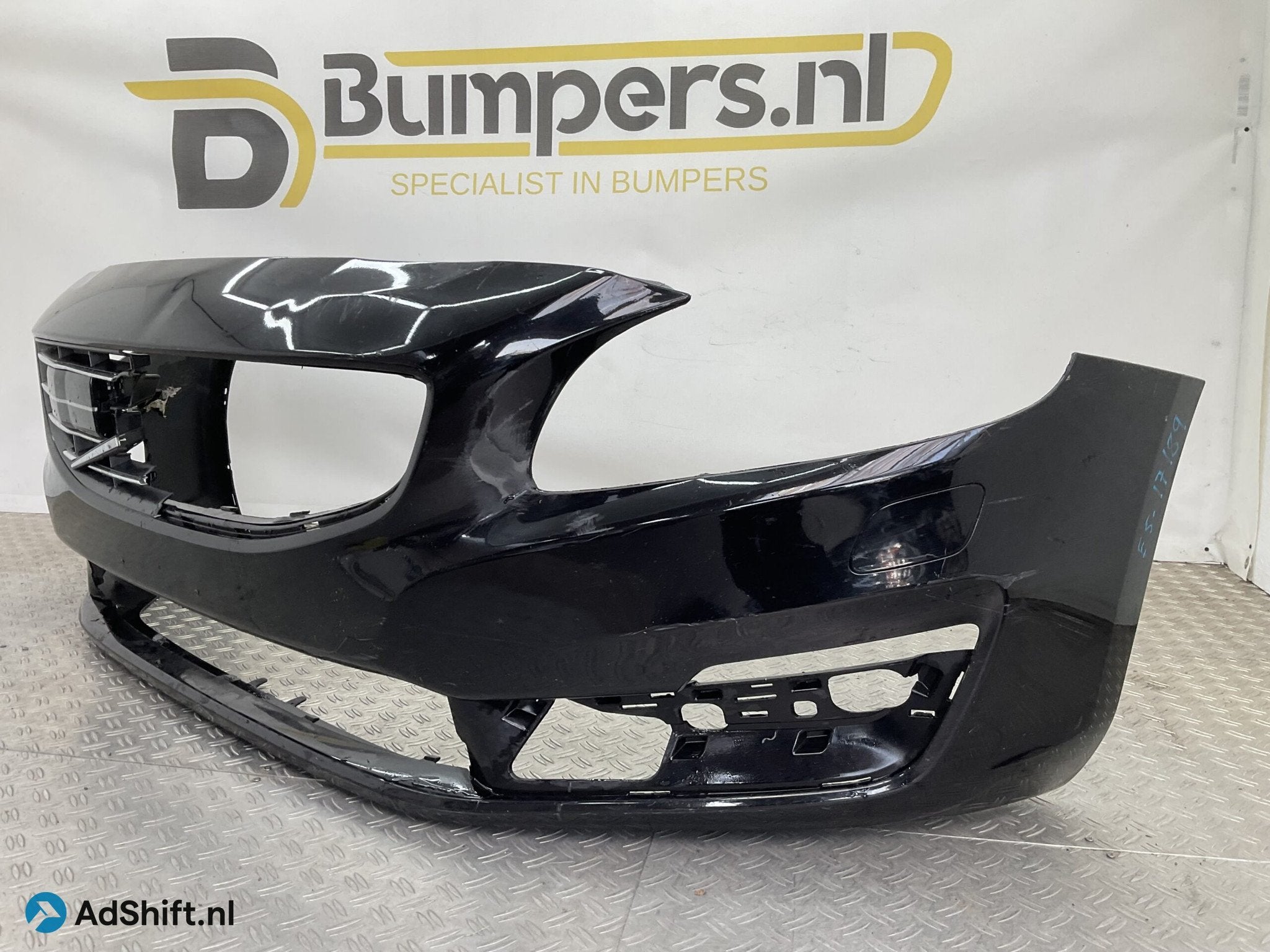 BUMPER Volvo V60 S60 2018-2022 31383136 VOORBUMPER E5-17189, Bumper