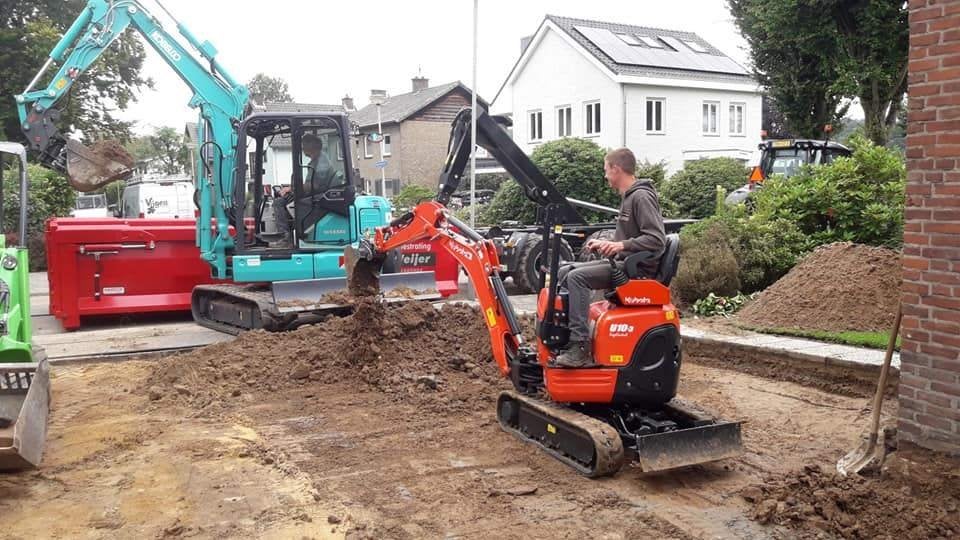Minigraver met machinist, Tuin en Terras, Ophalen of Verzenden