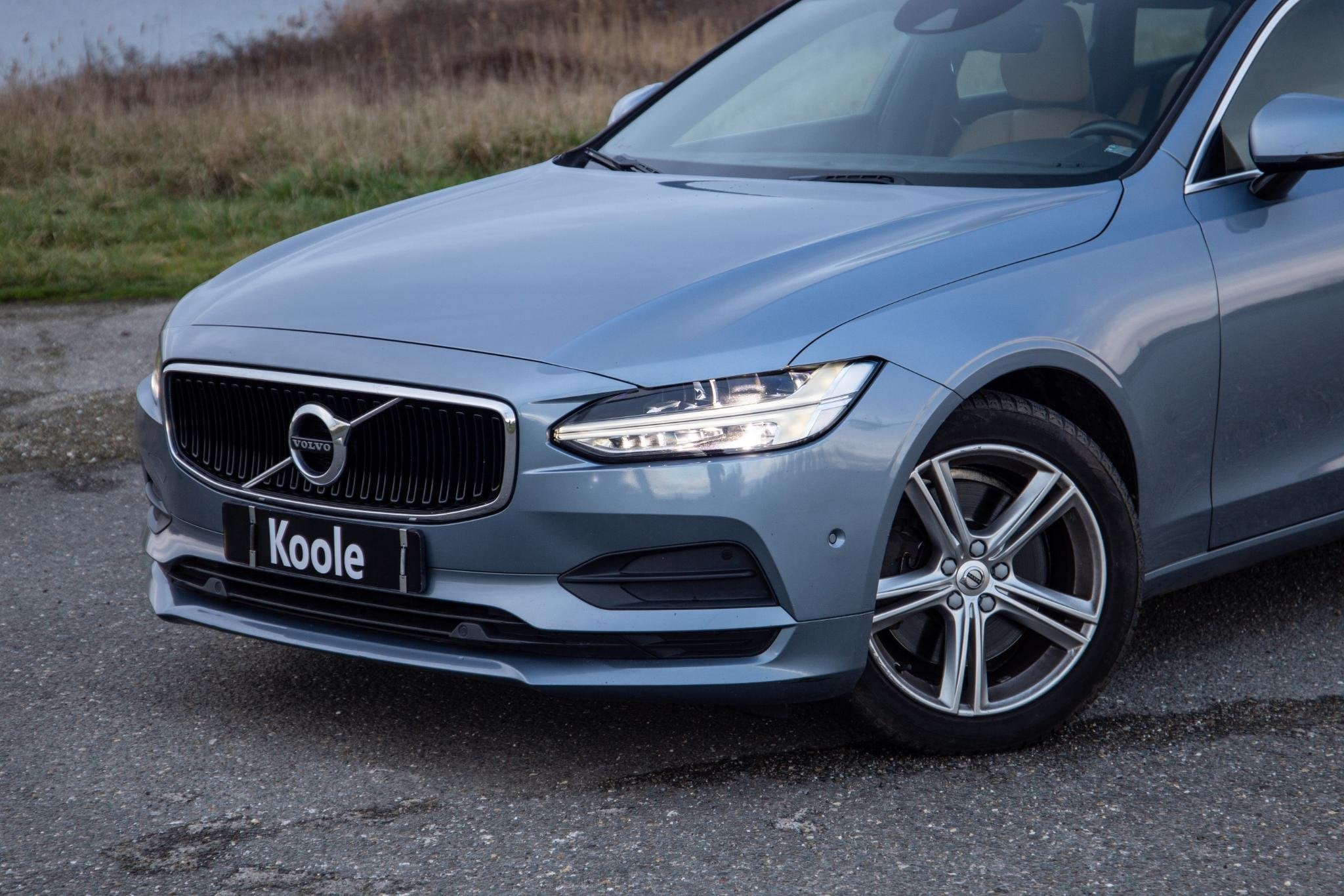 Volvo V90 2.0 T5 Momentum LEER / CARPLAY / ADAPTIVE CRUISE /, 15 km/l, Euro 6, 1969 cc, Blauw