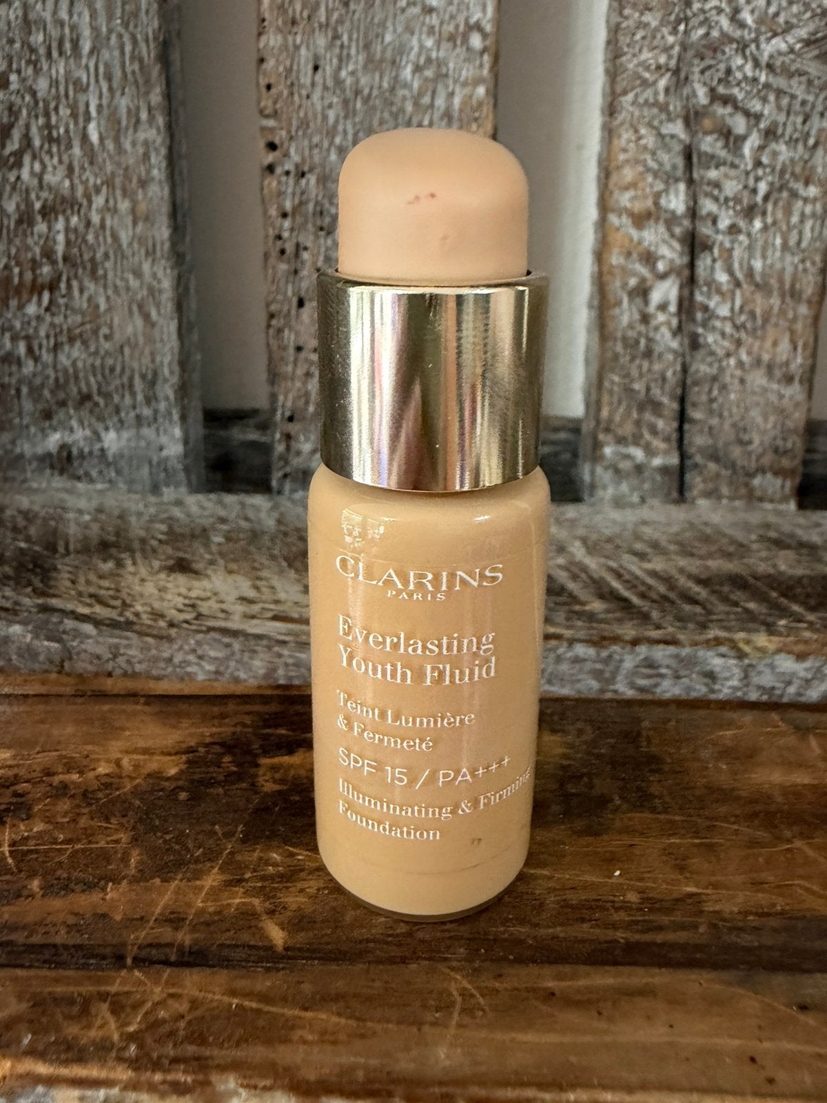 Clarins Everlasting Youth Fluid foundation 110 Honey, Ophalen of Verzenden, Zo goed als nieuw, Beige, Gehele gezicht