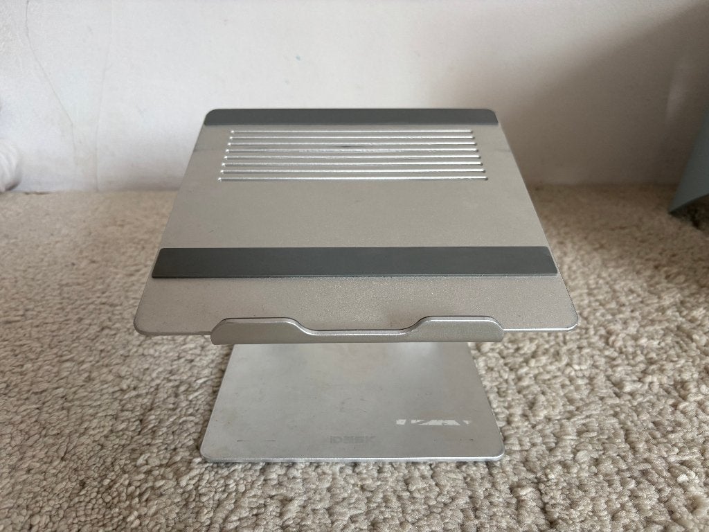 Laptopstand. Draagbaar en in hoogte verstelbaar, Ophalen of Verzenden, Gebruikt, IDESK MATE, In hoogte verstelbaar