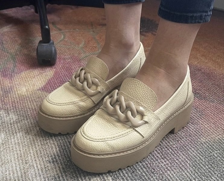 Via Vai Loafers Maat 37, Kleding | Dames, Schoenen, Ophalen of Verzenden, Zo goed als nieuw, Instappers, Beige