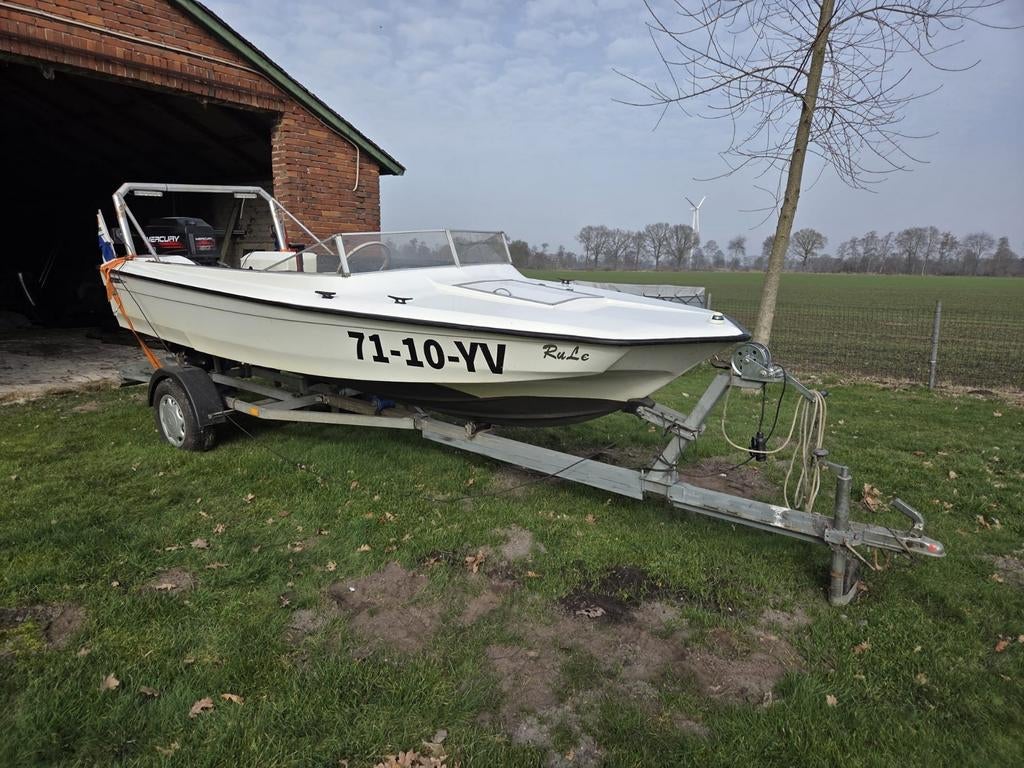 Fletcher Arrow met 60 pk Mercury en trailer, Watersport en Boten, Speedboten, Gebruikt, Benzine, Minder dan 70 pk, Buitenboordmotor