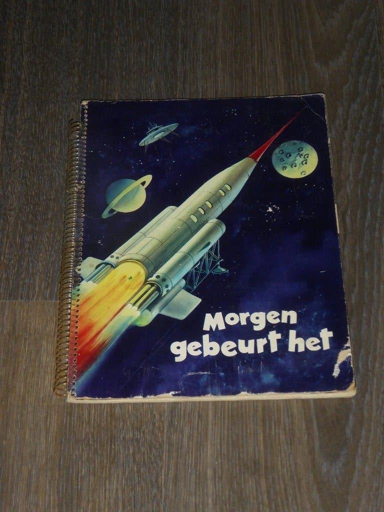 Morgen gebeurt het...Een oorspronkelijk T.V. spel door..., Boeken, Verzenden, Gelezen, Mies Bouhuys, Plaatjesalbum