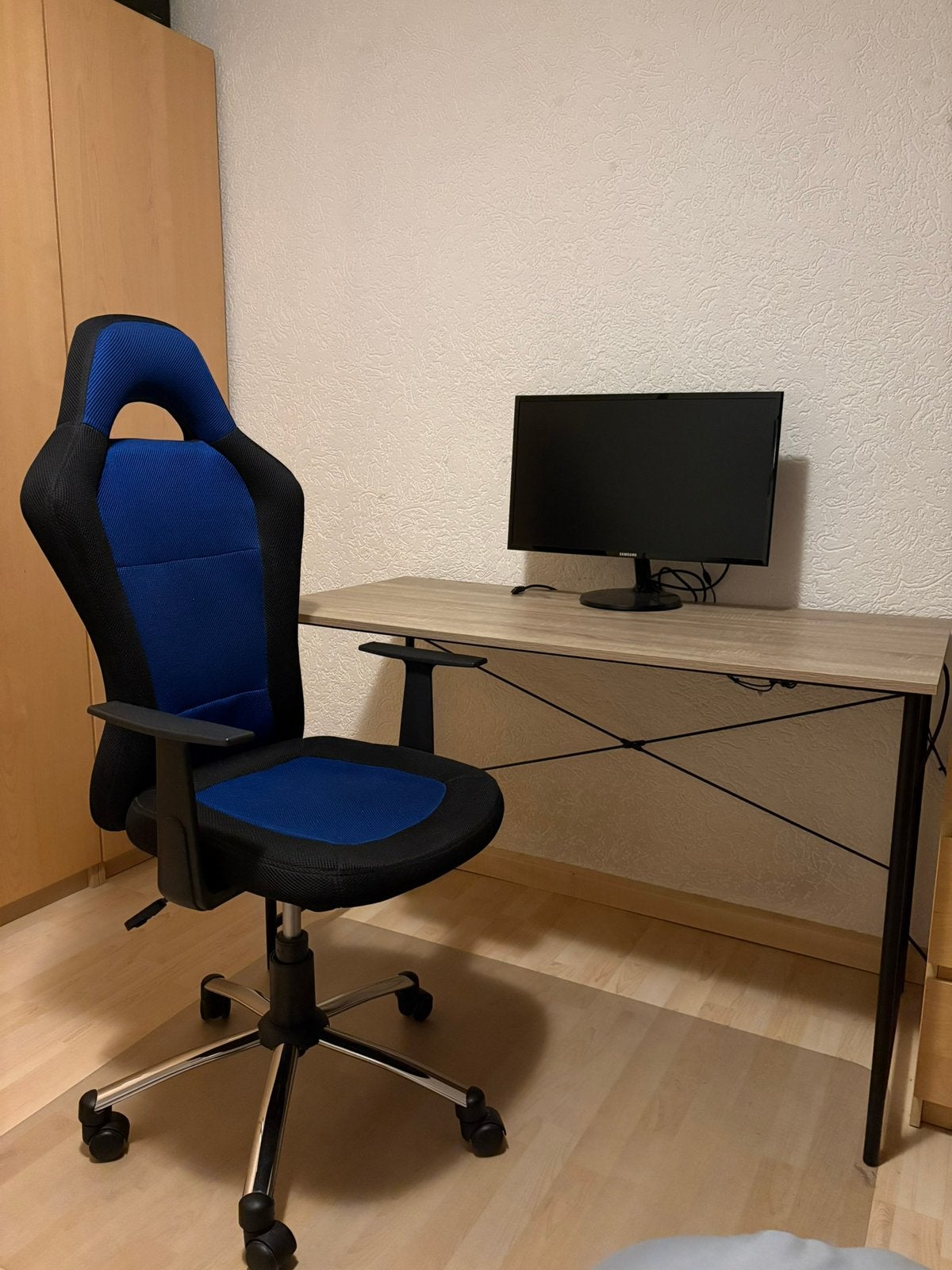 Thuiswerk-/game set (bureau tafel, bureaustoel, monitor), Ophalen, Zo goed als nieuw