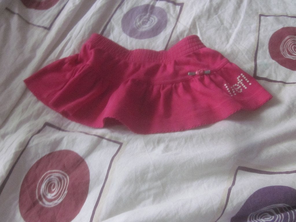 Mooi fuchsia rokje met stoffen roosje Lief! maat 68 zgan, Kinderen en Baby's, Babykleding | Maat 68, Jurkje of Rokje, Lief!, Zo goed als nieuw