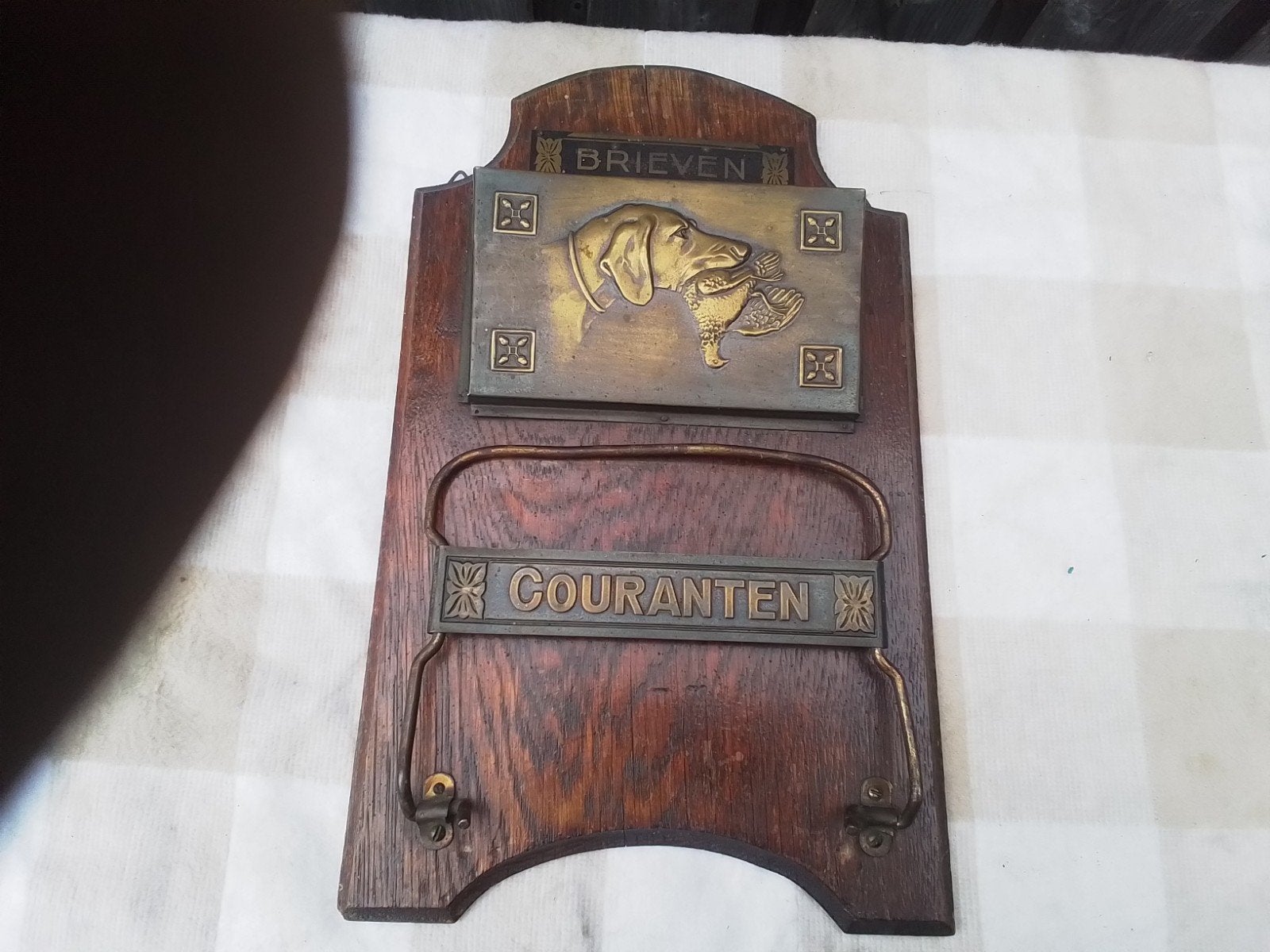 Antieke brieven- en krantenhouder met jachthond, Antiek en Kunst, Ophalen of Verzenden